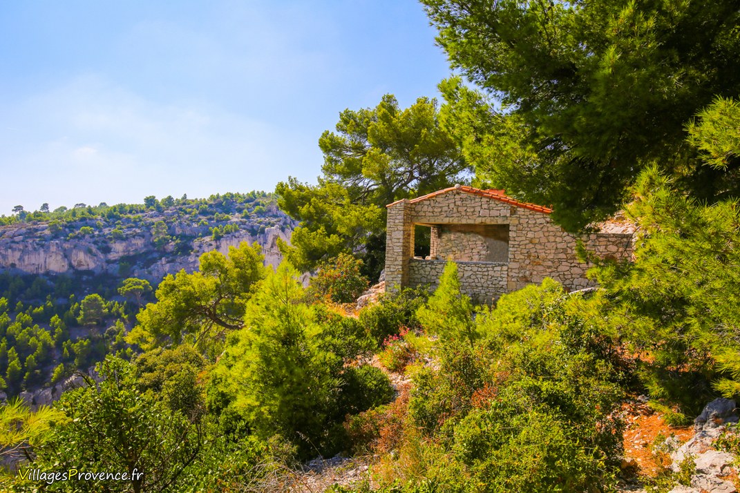Refuge - Piolet - Marseille